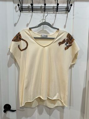 Blue b. Cream V-Neck Short Sleeve Top with Sequin Tiger Accents